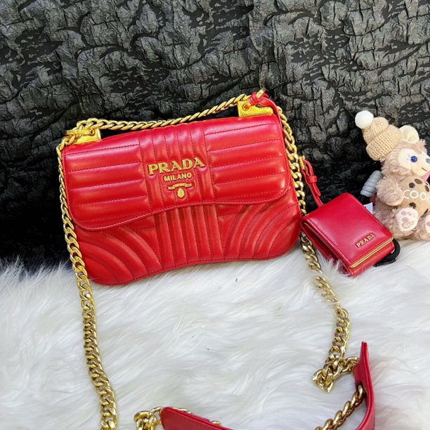 95新 Prada/普拉达 现代款红色斜小号斜挎包