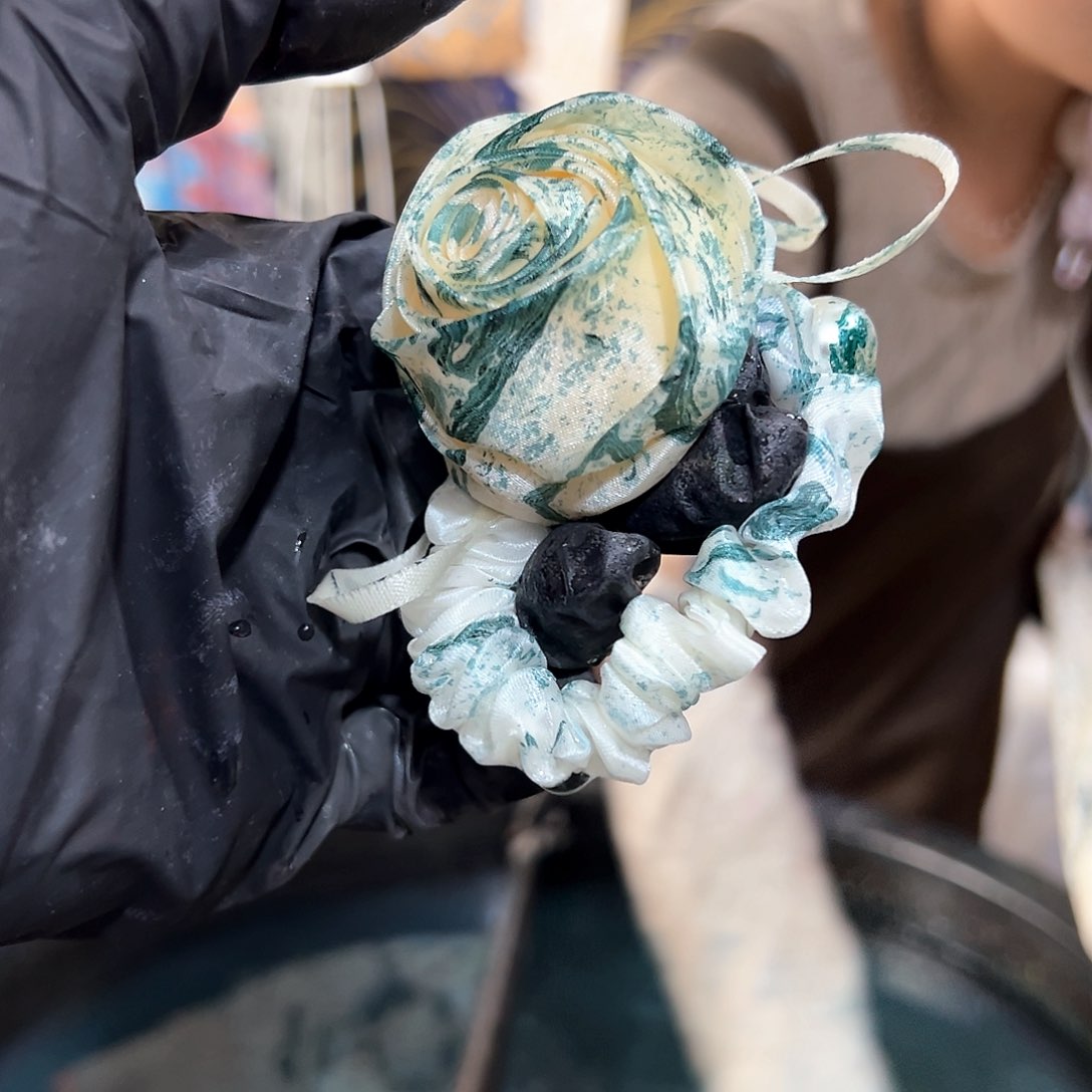 188玫瑰发圈蓝眼泪