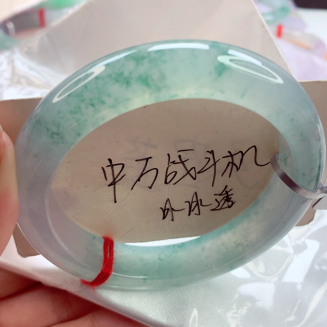 翡翠手镯未镶嵌师妹
