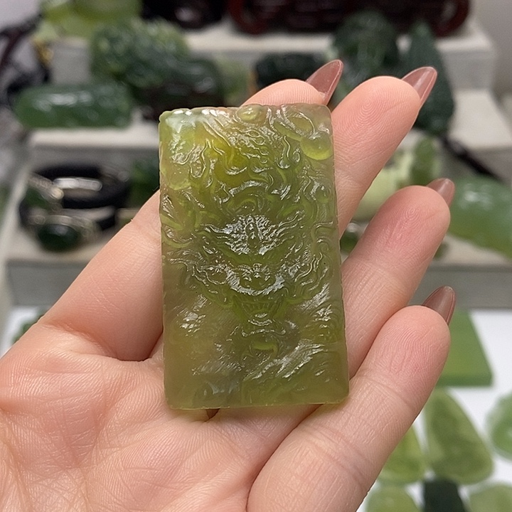 未镶嵌蛇纹石玉挂件