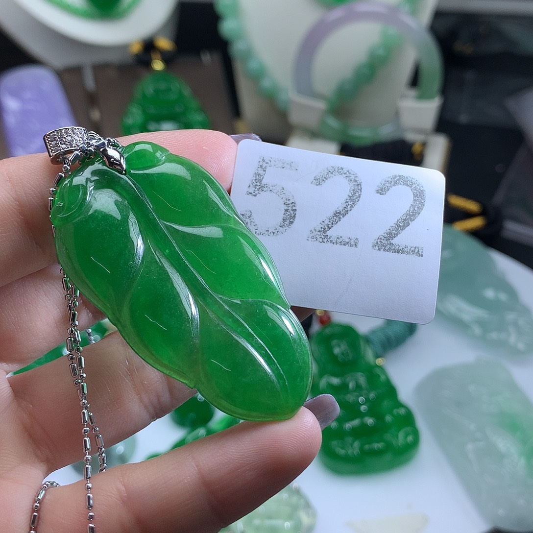 翡翠未镶嵌吊坠(赠链)