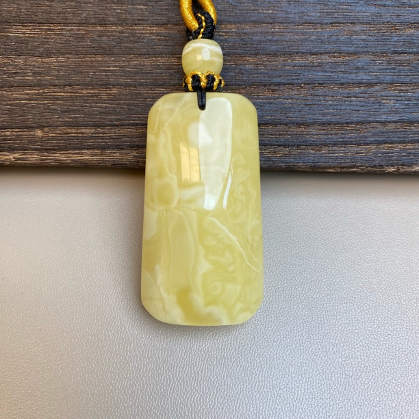 14.74克48×26.7×16毫米俄料浓蜡妖花蜜蜡无事牌吊坠平安扣水滴链