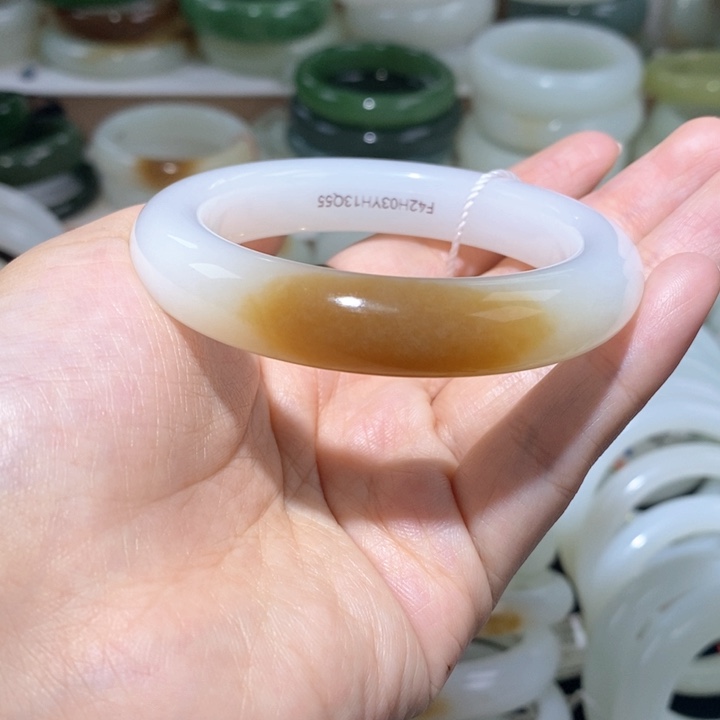 和田玉手镯未镶嵌糖白镯