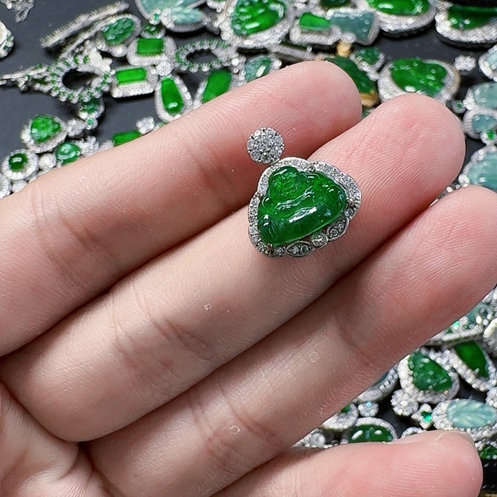 翡翠颈饰未镶嵌天然A货翡翠放漏