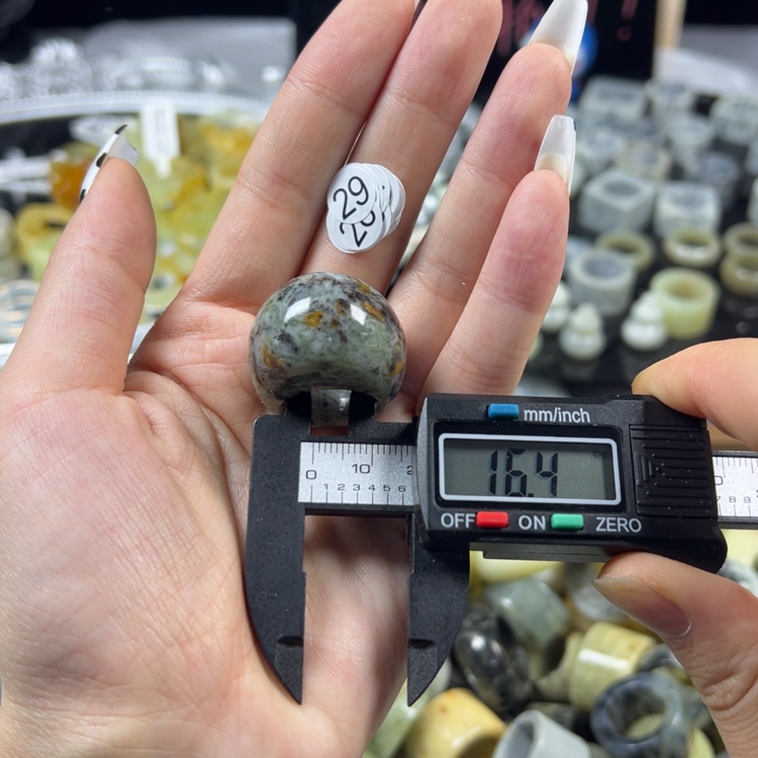 蛇纹石玉未镶嵌戒指