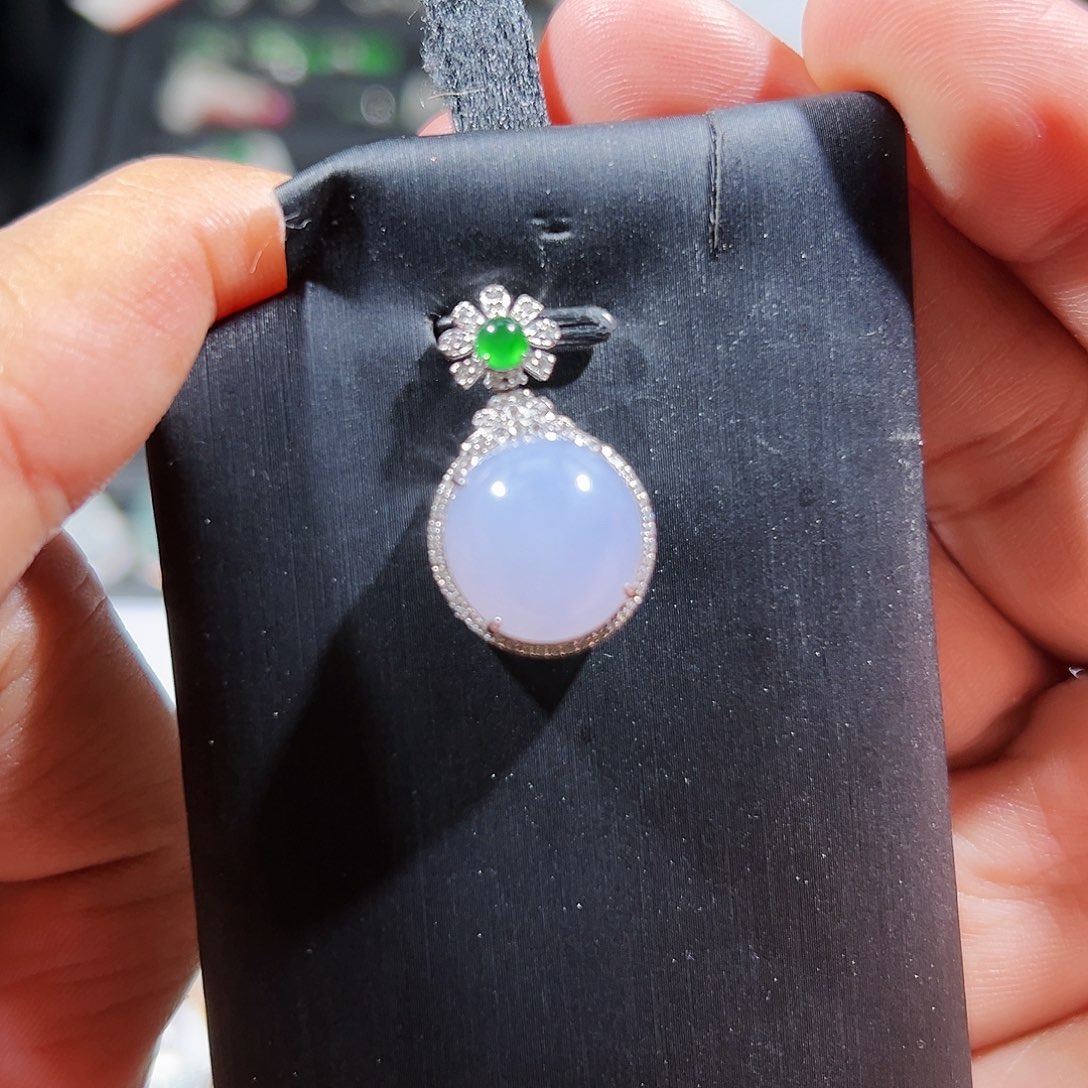 翡翠吊坠(不含链)18K金镶嵌吊坠