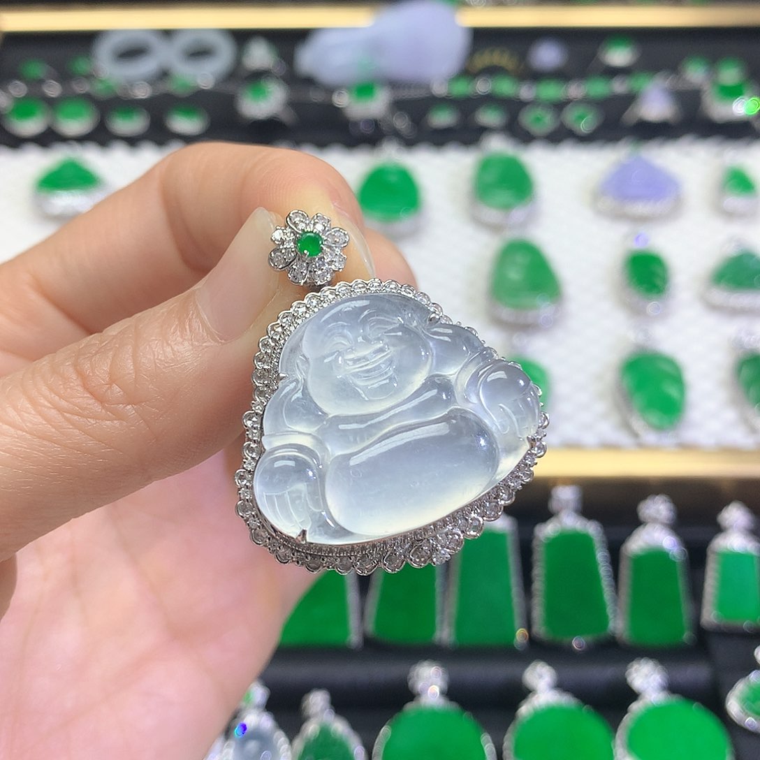 颈饰18K金镶嵌翡翠吊坠