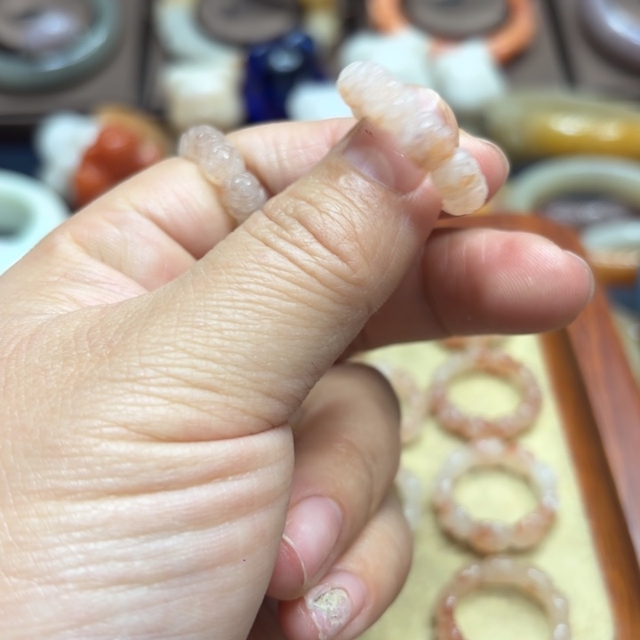 橙****石英质玉未镶嵌手镯