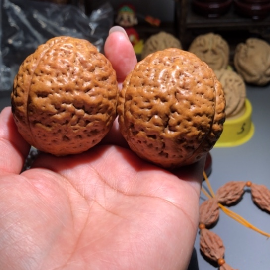 爱***饰吊坠橄榄核虫眼黄点脑纹金刚