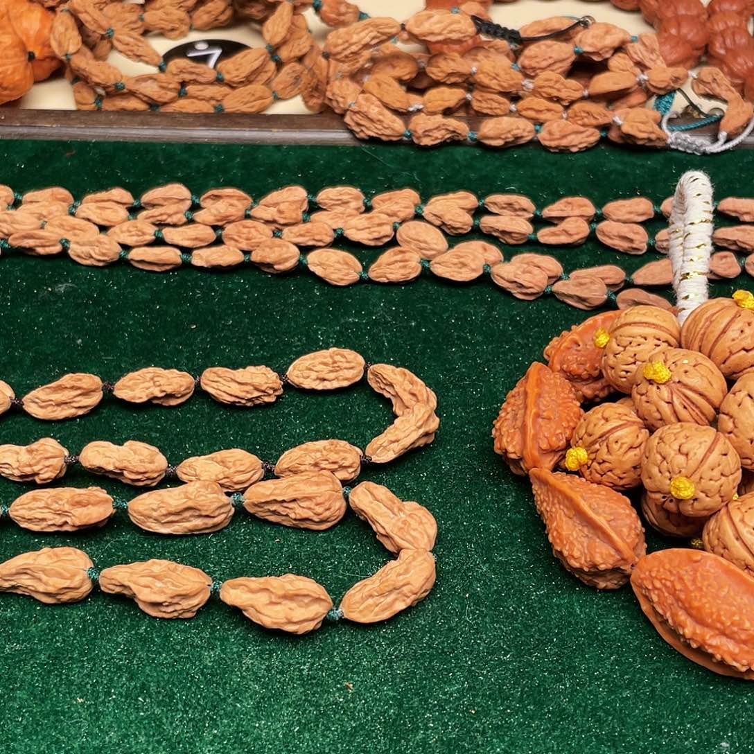 Z***E文玩核桃吊坠绣花鞋