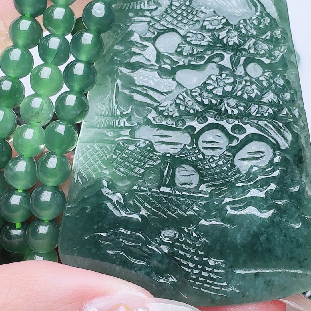 翡翠未镶嵌颈饰多样性发其一