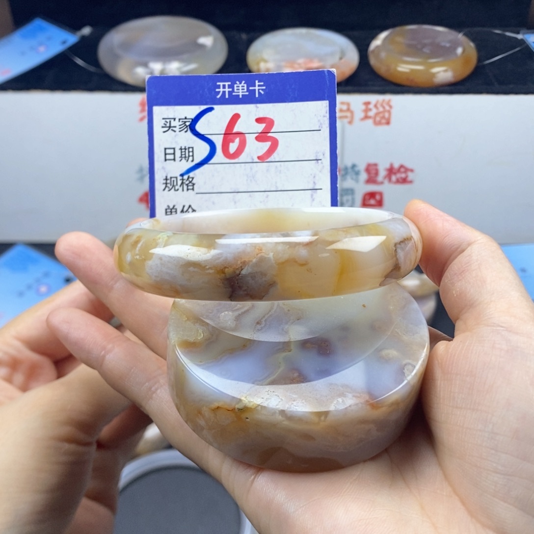 石英质玉手镯未镶嵌