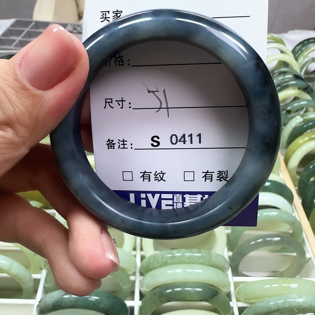蛇纹石玉手镯未镶嵌0411