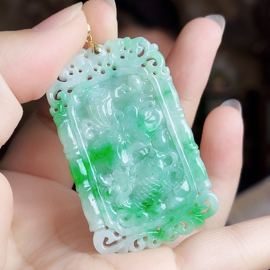 翡翠18K金镶嵌颈饰吊坠