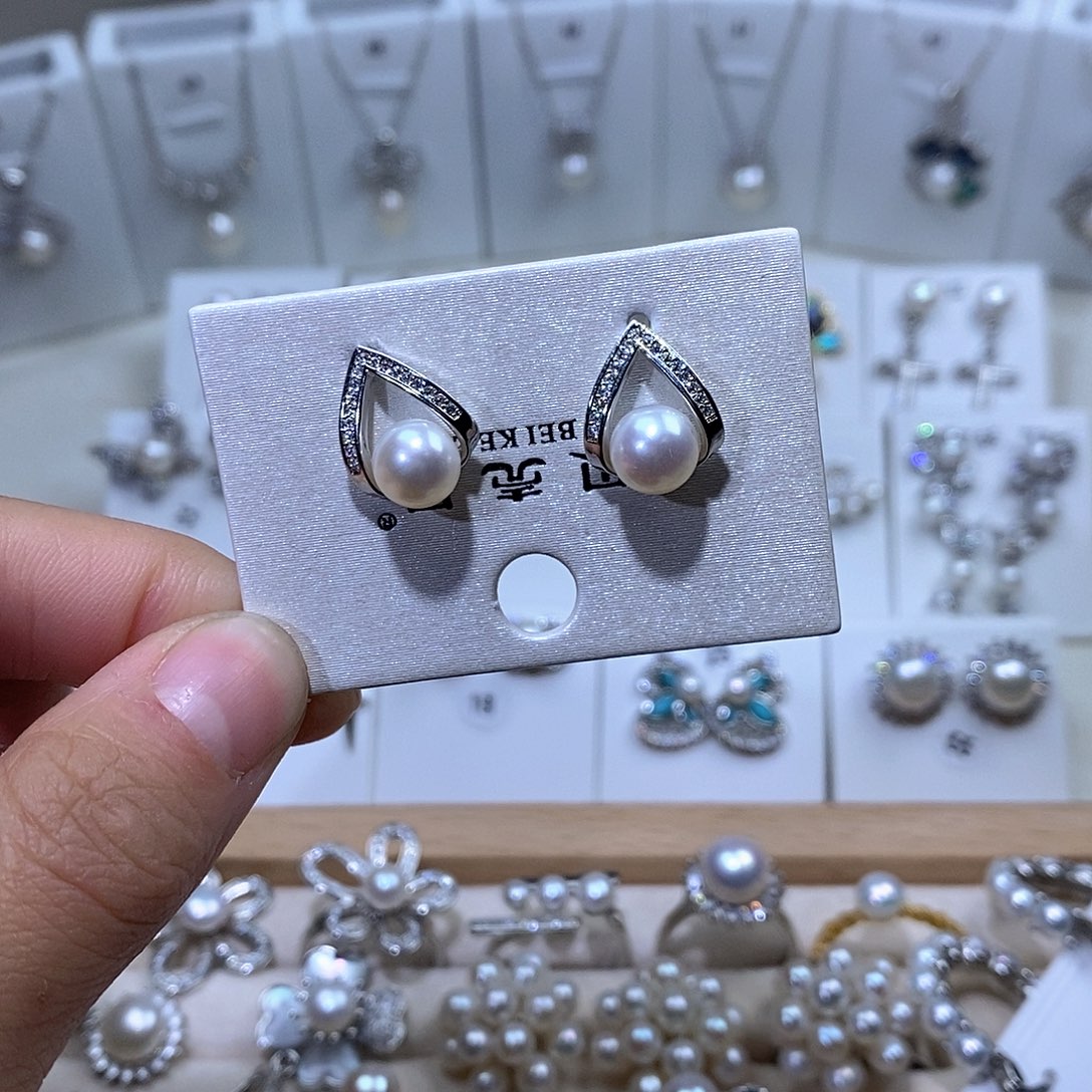 淡水珍珠耳饰未镶嵌