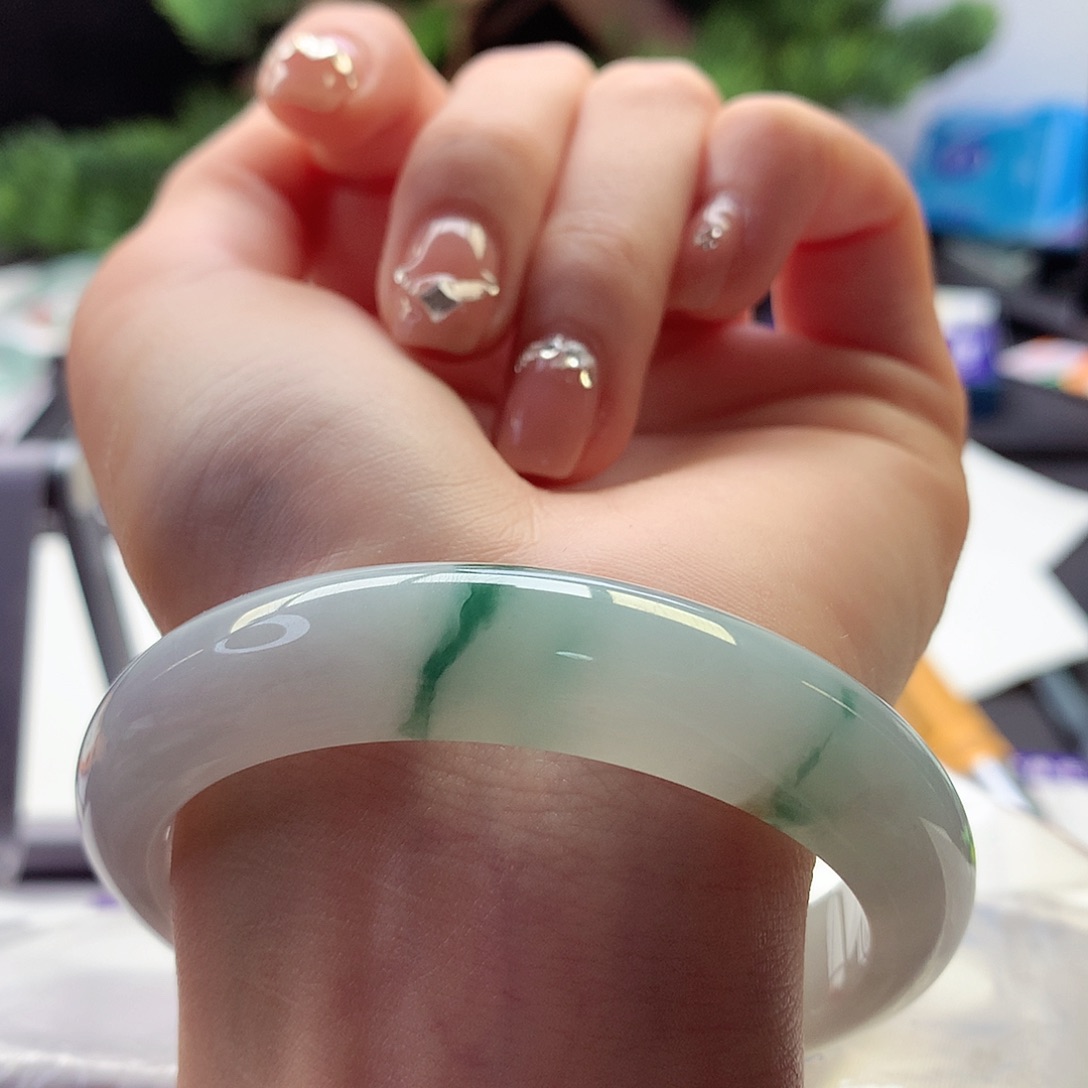 翡翠手镯未镶嵌天然翡翠56-57晴水飘绿花