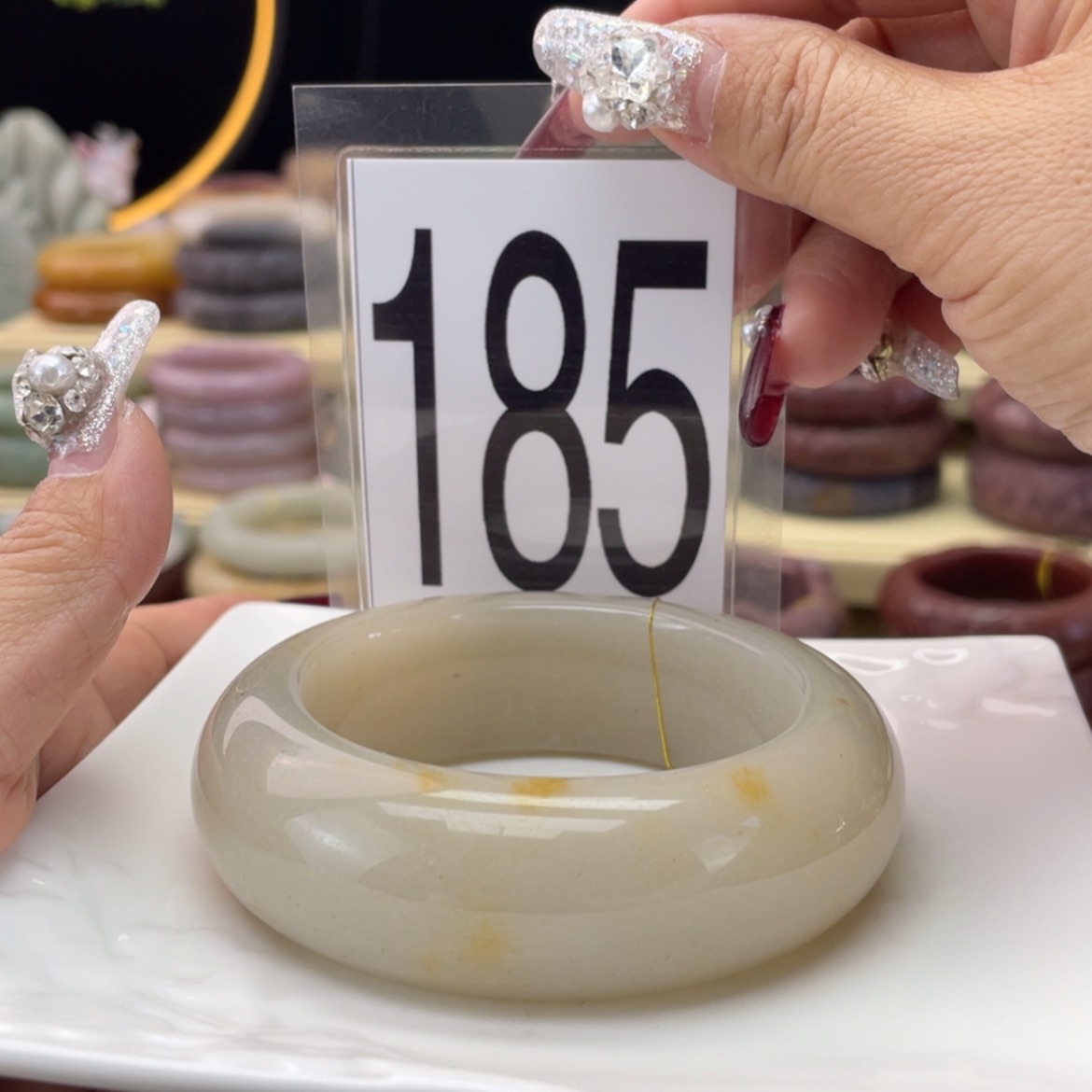 【闪购商品】石英质玉手镯未镶嵌