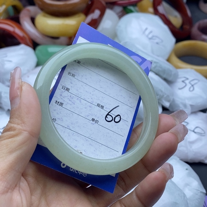 石英质玉手镯未镶嵌