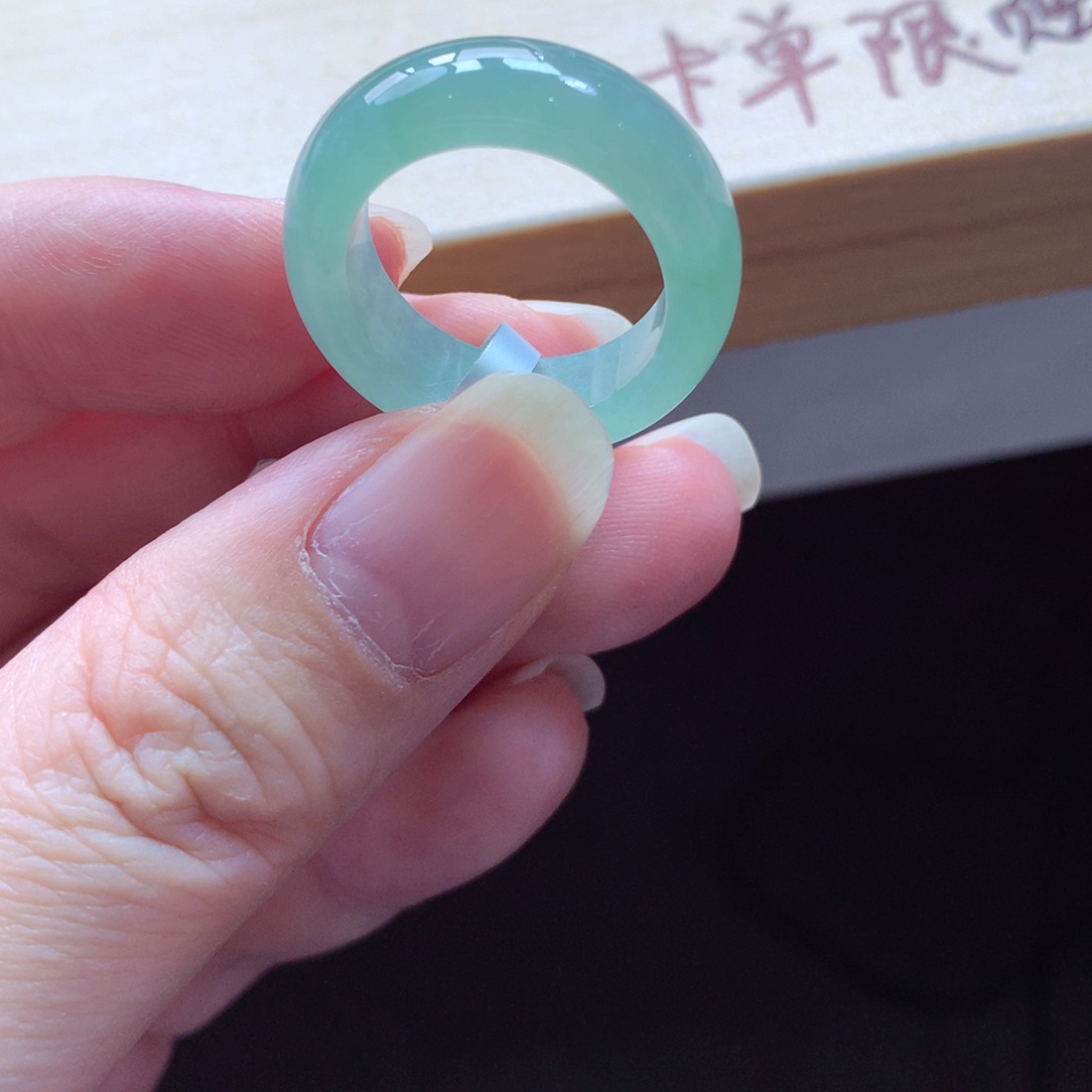 翡翠颈饰未镶嵌吊坠