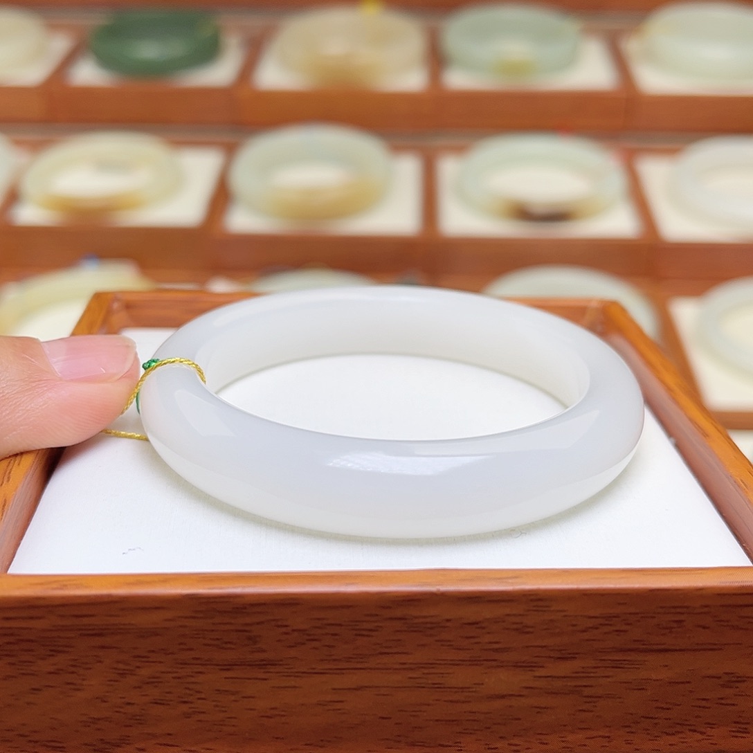 和田玉未镶嵌手镯55.6