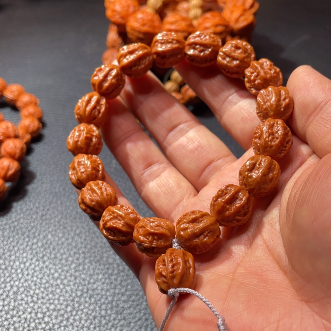 文玩核桃手串新年快乐