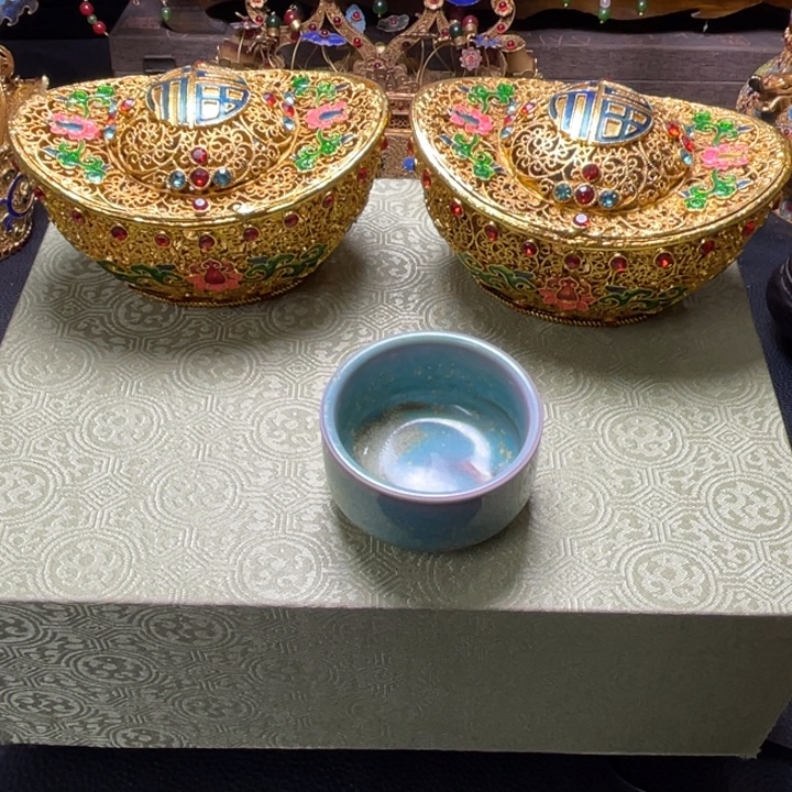 方***人瓷片大哥你好请问有钱不