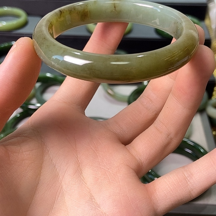 和田玉（糖玉）未镶嵌手镯