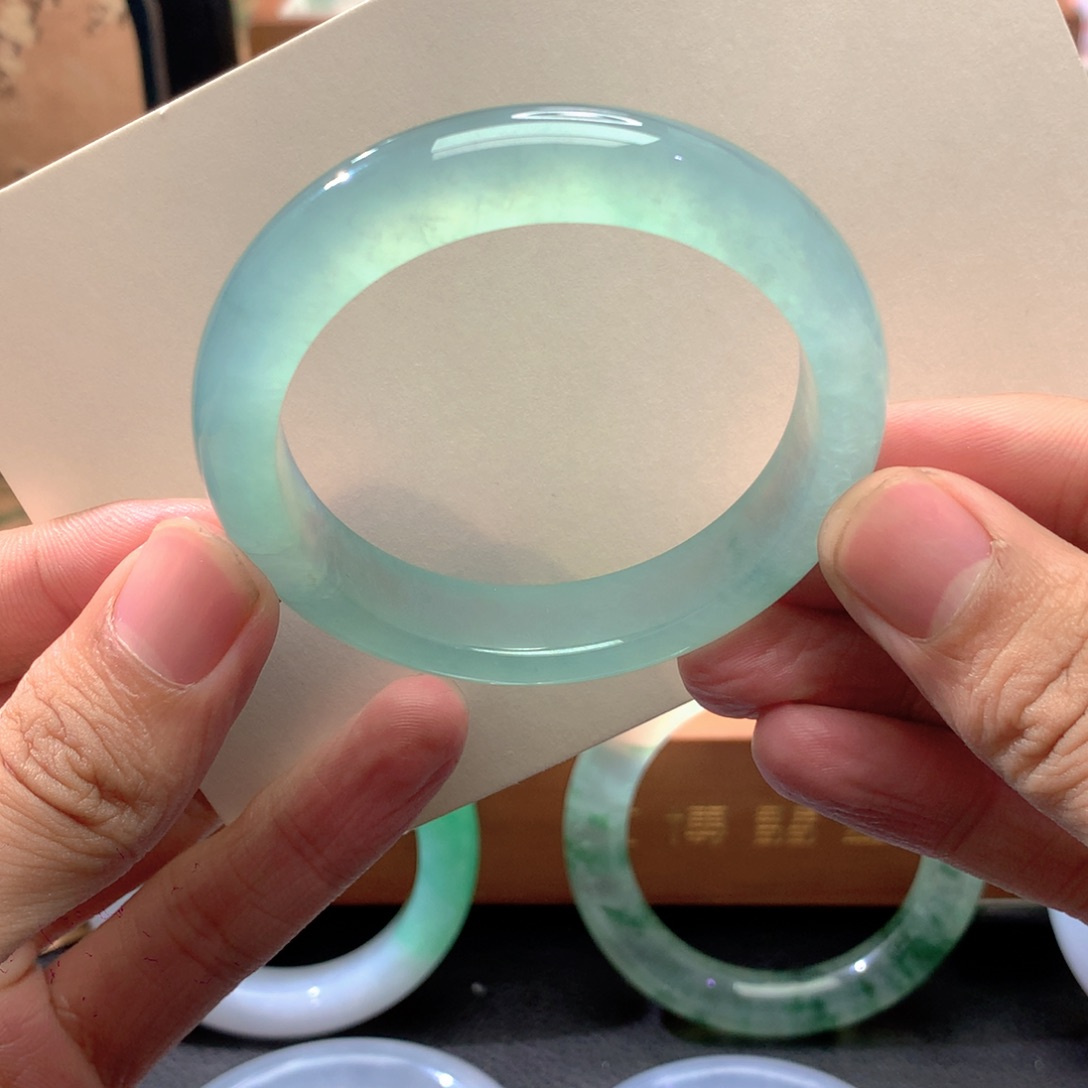 翡翠未镶嵌手镯正圈