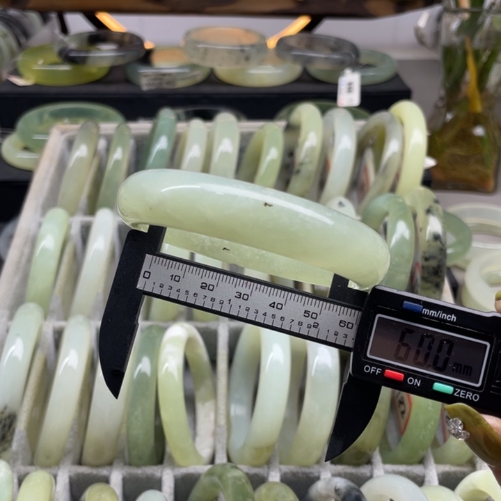 蛇纹石玉手镯未镶嵌178