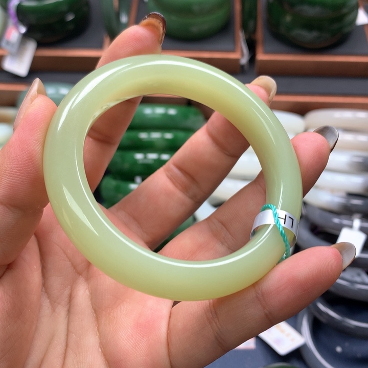 【闪购商品】未镶嵌手镯和田玉
