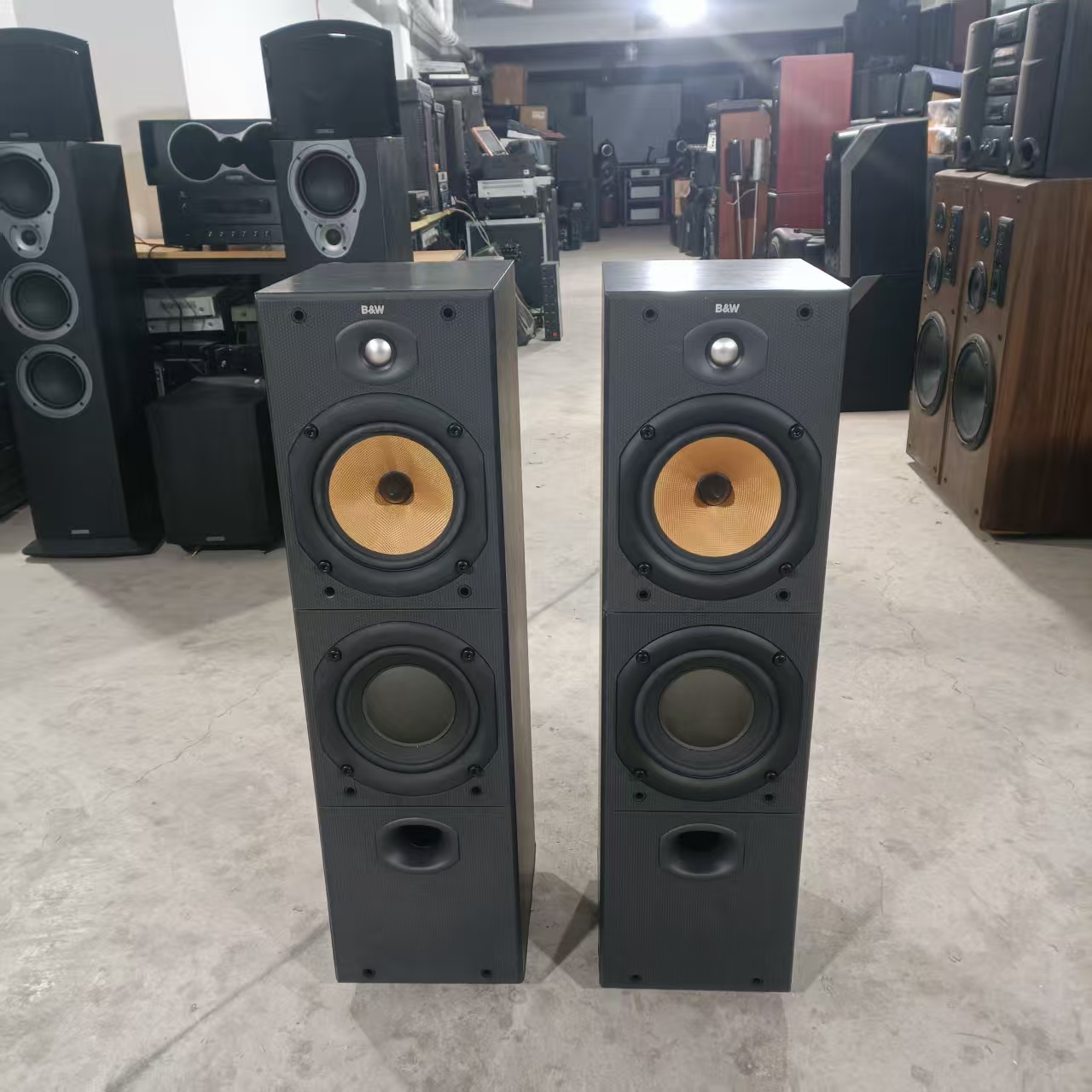 9新 宝华韦健 603S2  七寸三分频落地箱一对  不包邮