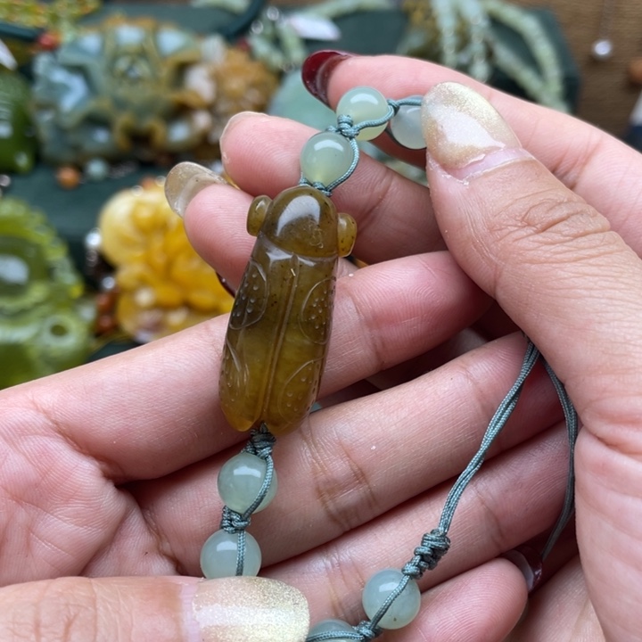 蛇纹石玉吊坠合金