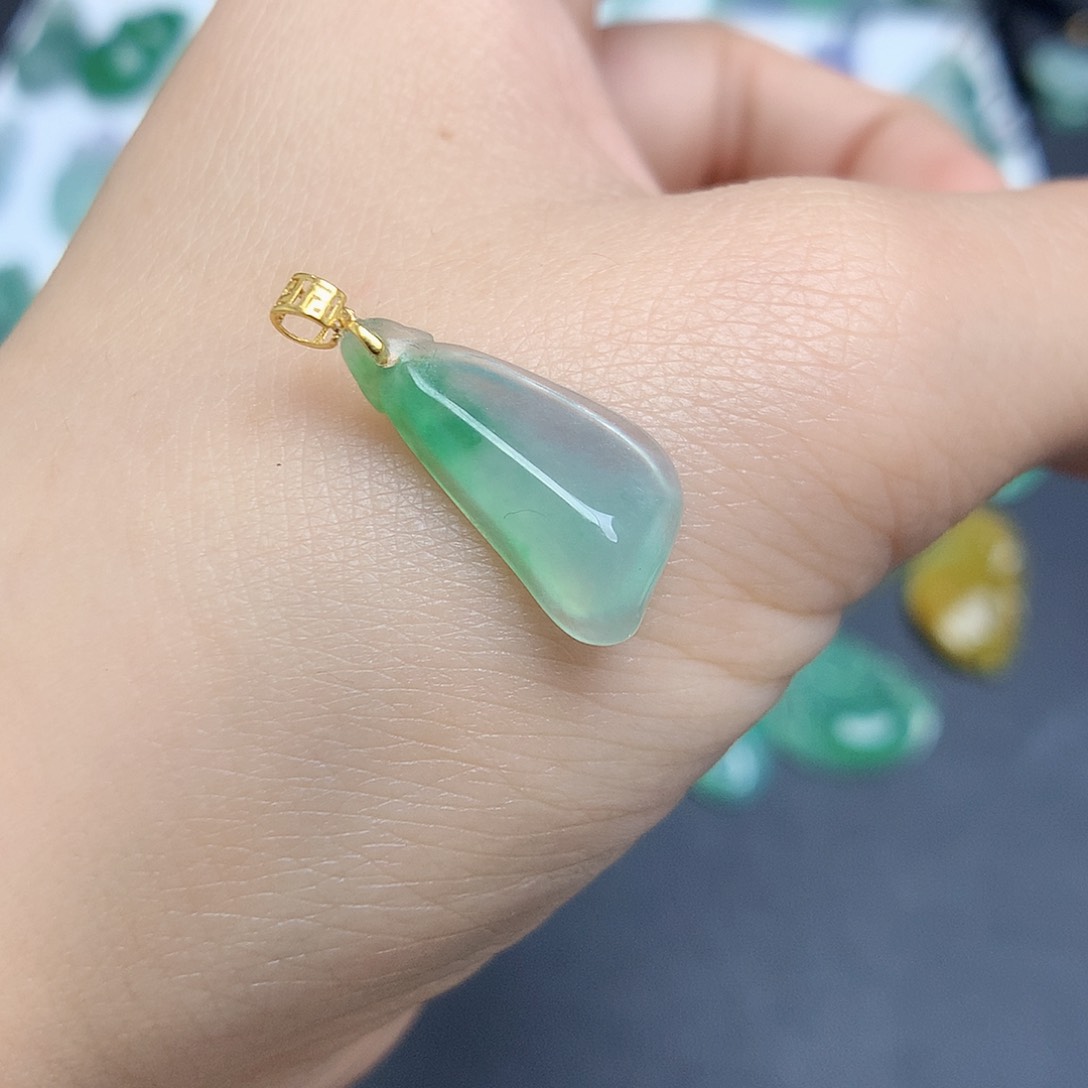 翡翠颈饰18K金镶嵌福瓜