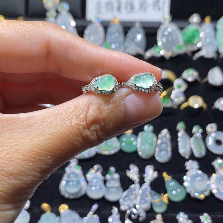 H***姐翡翠银S925镶嵌戒指耳扣