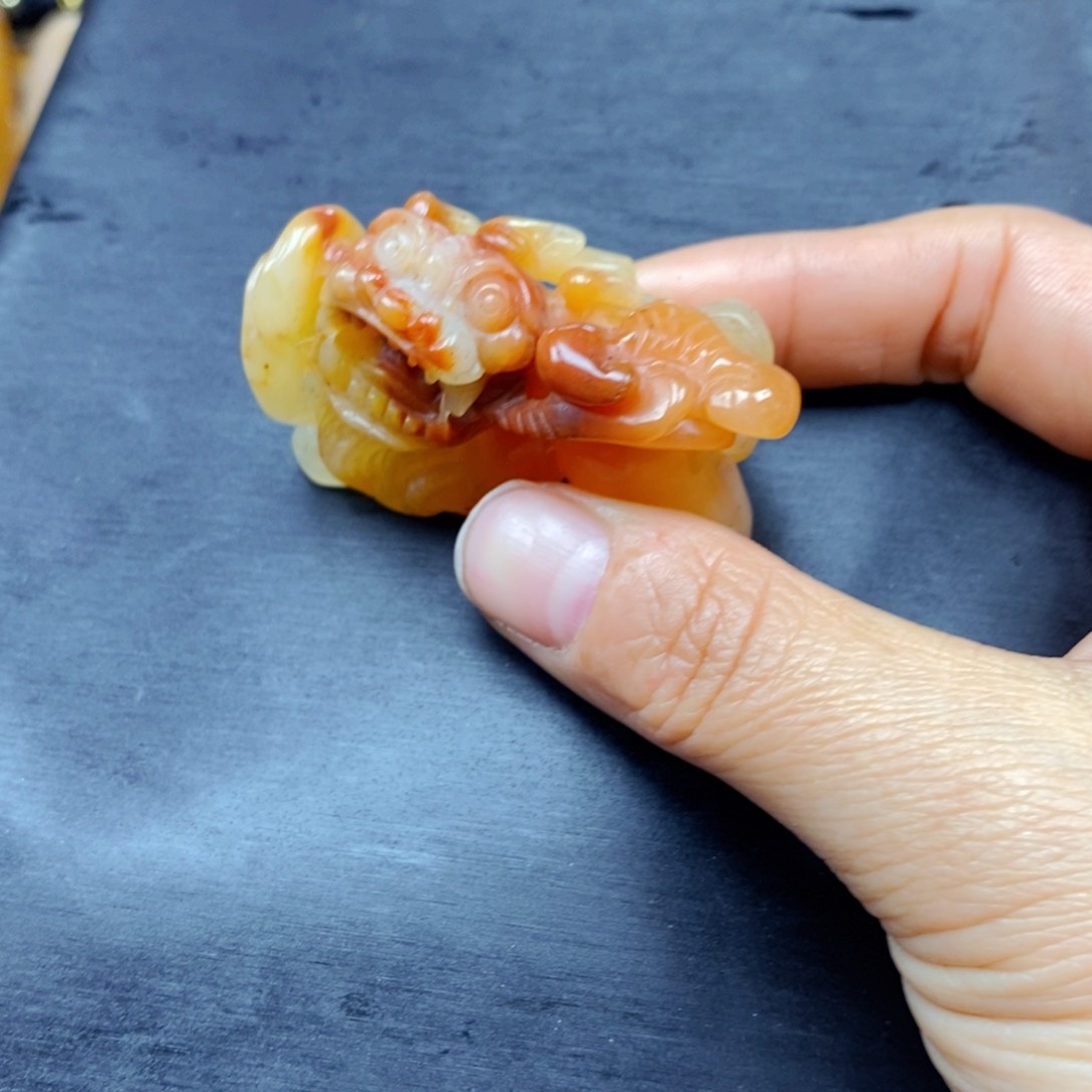 石英质玉（黄龙玉）颈饰未镶嵌