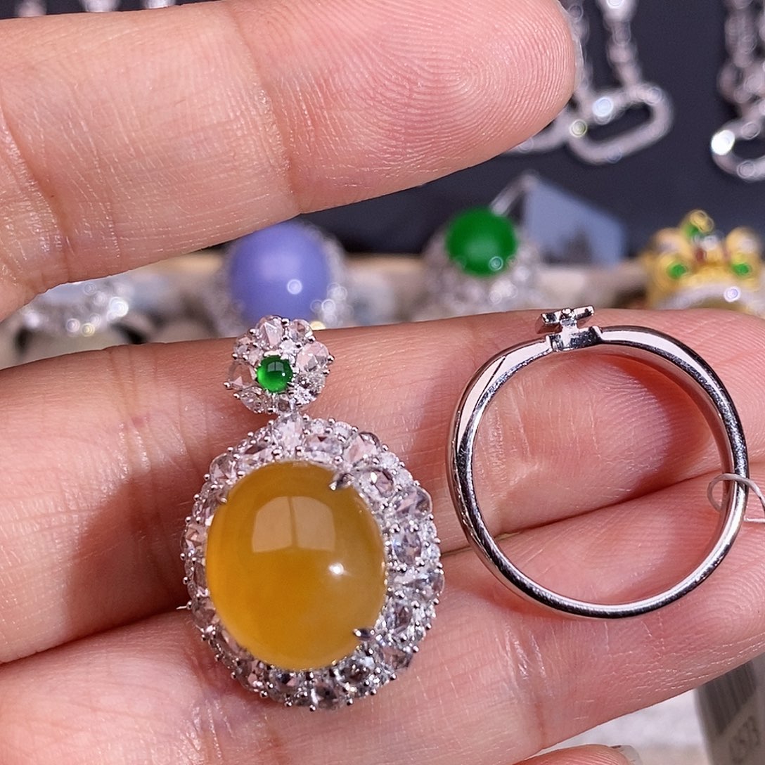 一***往翡翠18K金镶嵌颈饰两用款