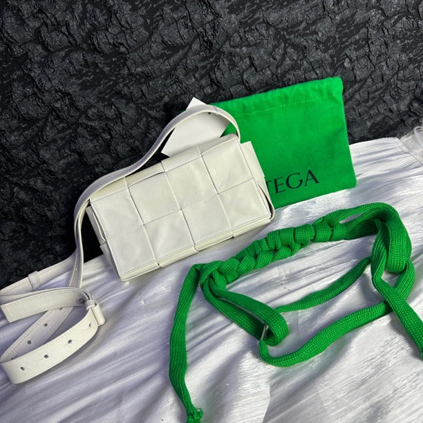 95新 BOTTEGA VENETA/葆蝶家 Bv白色三格斜挎包手拿包