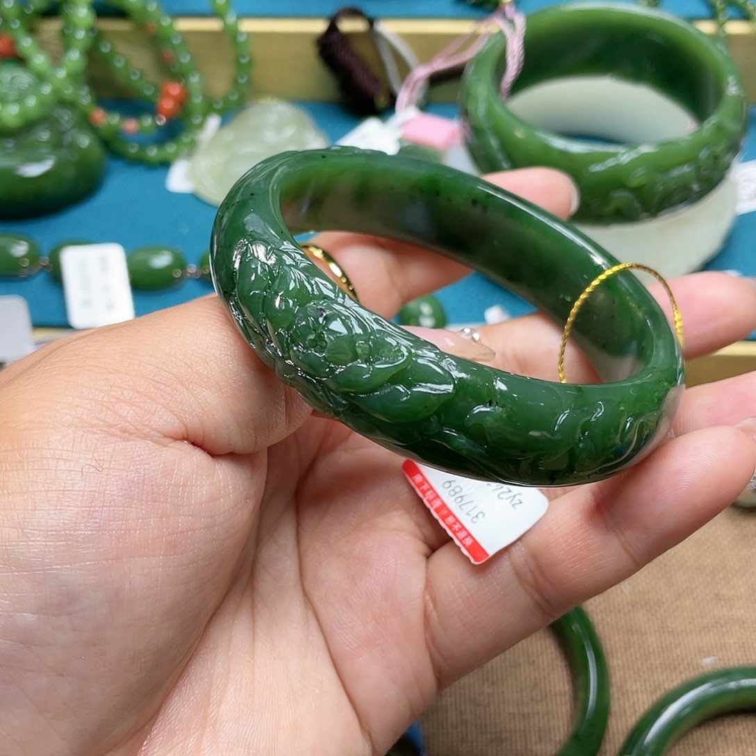 【闪购商品】和田玉手镯60圈口25未镶嵌梅***步