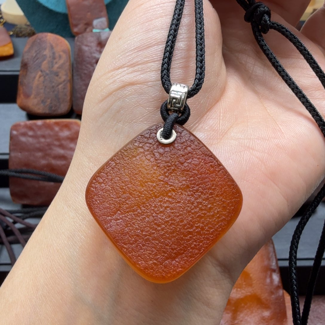 琥珀吊坠(赠链)未镶嵌