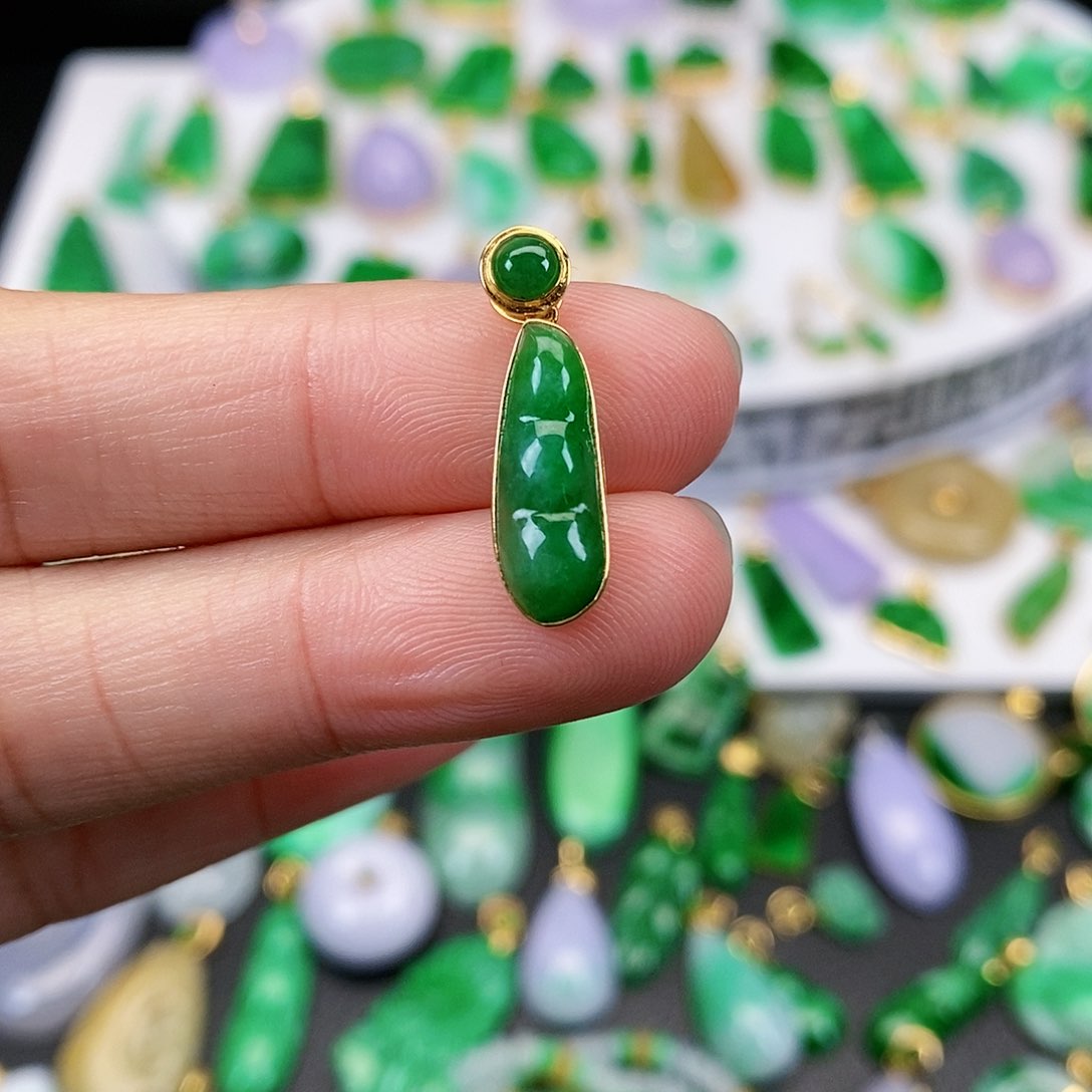 翡翠吊坠(不含链)18K金镶嵌