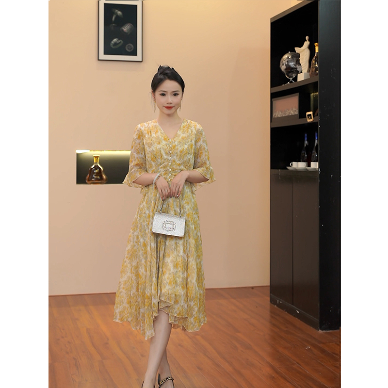 GERUIOUDIAN/格芮欧典3169早春上新浅黄V领碎花收腰显瘦连衣裙女