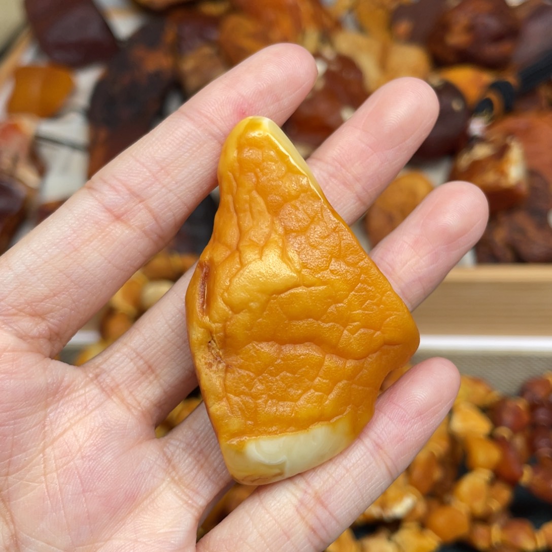 琥珀珠宝奇石未镶嵌
