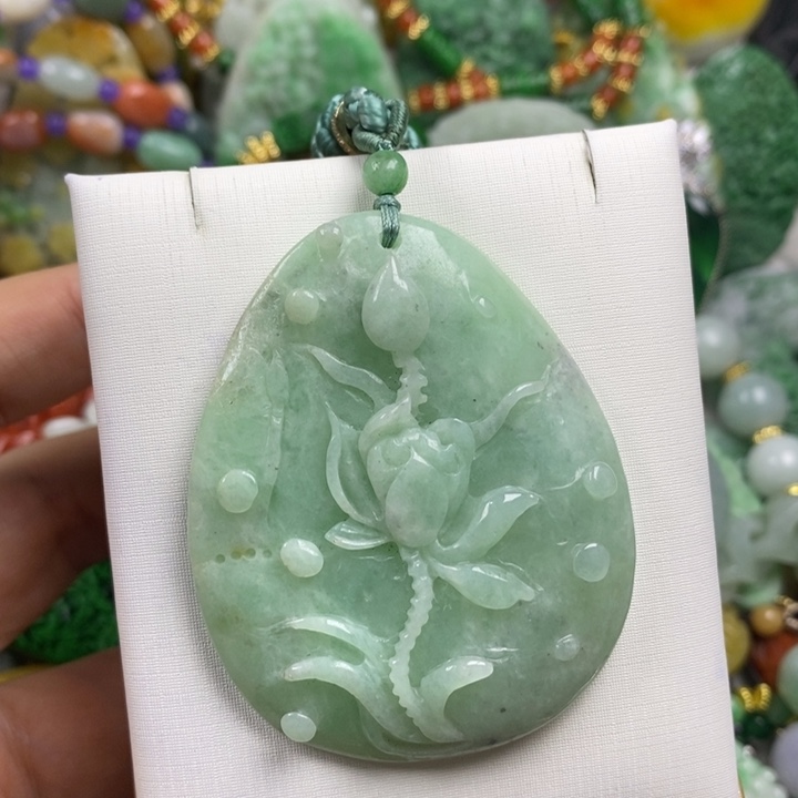 翡翠未镶嵌吊坠(赠链)