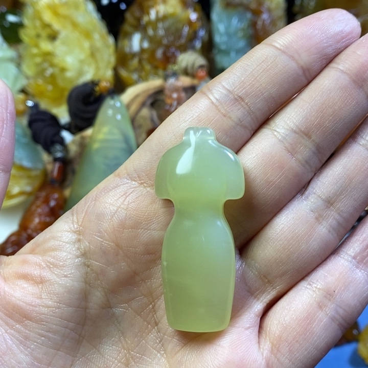 蛇纹石玉颈饰未镶嵌