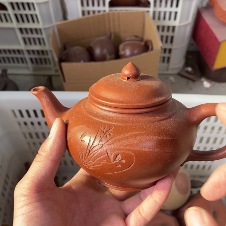 老厂紫砂壶一件。