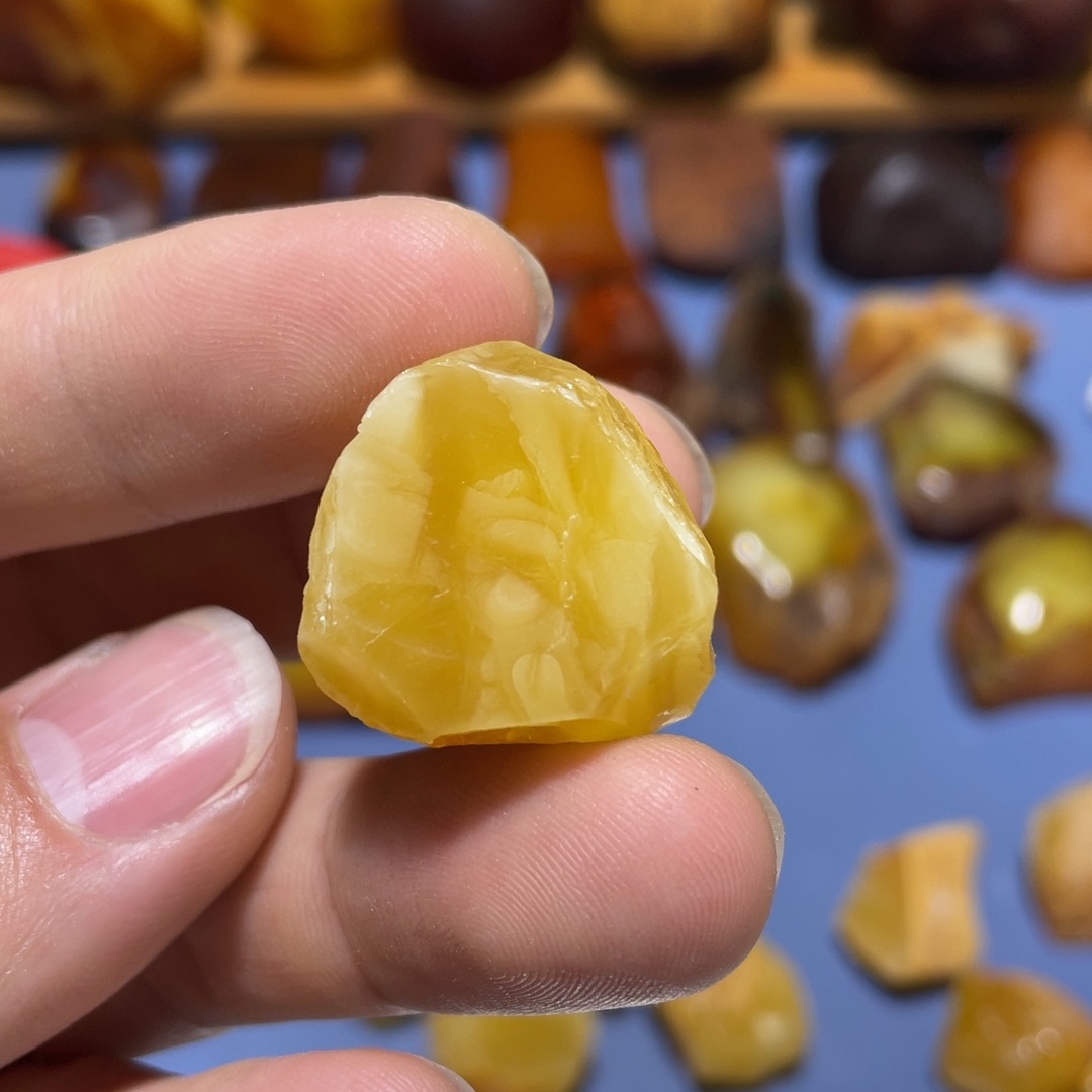 定制琥珀未镶嵌无**人原矿