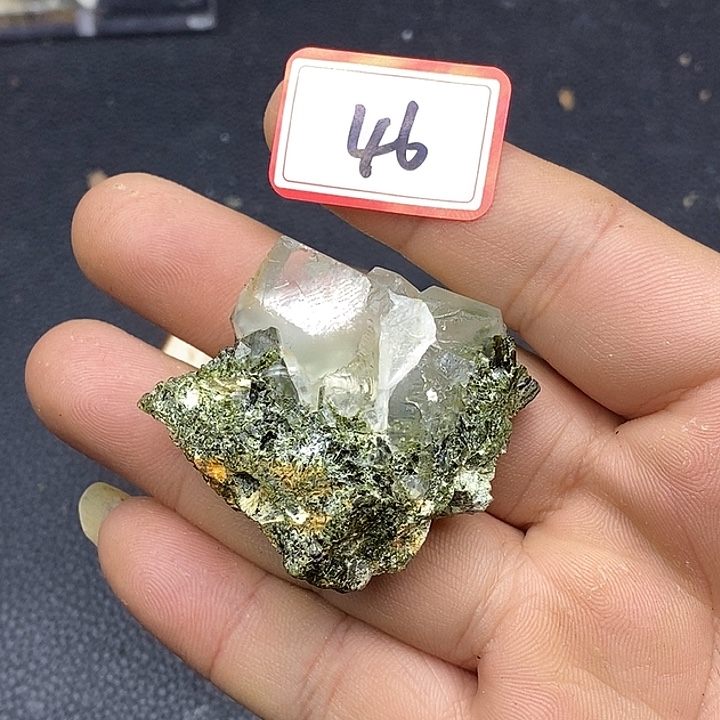 有机玻璃巴基斯坦绿莲石水晶共生46