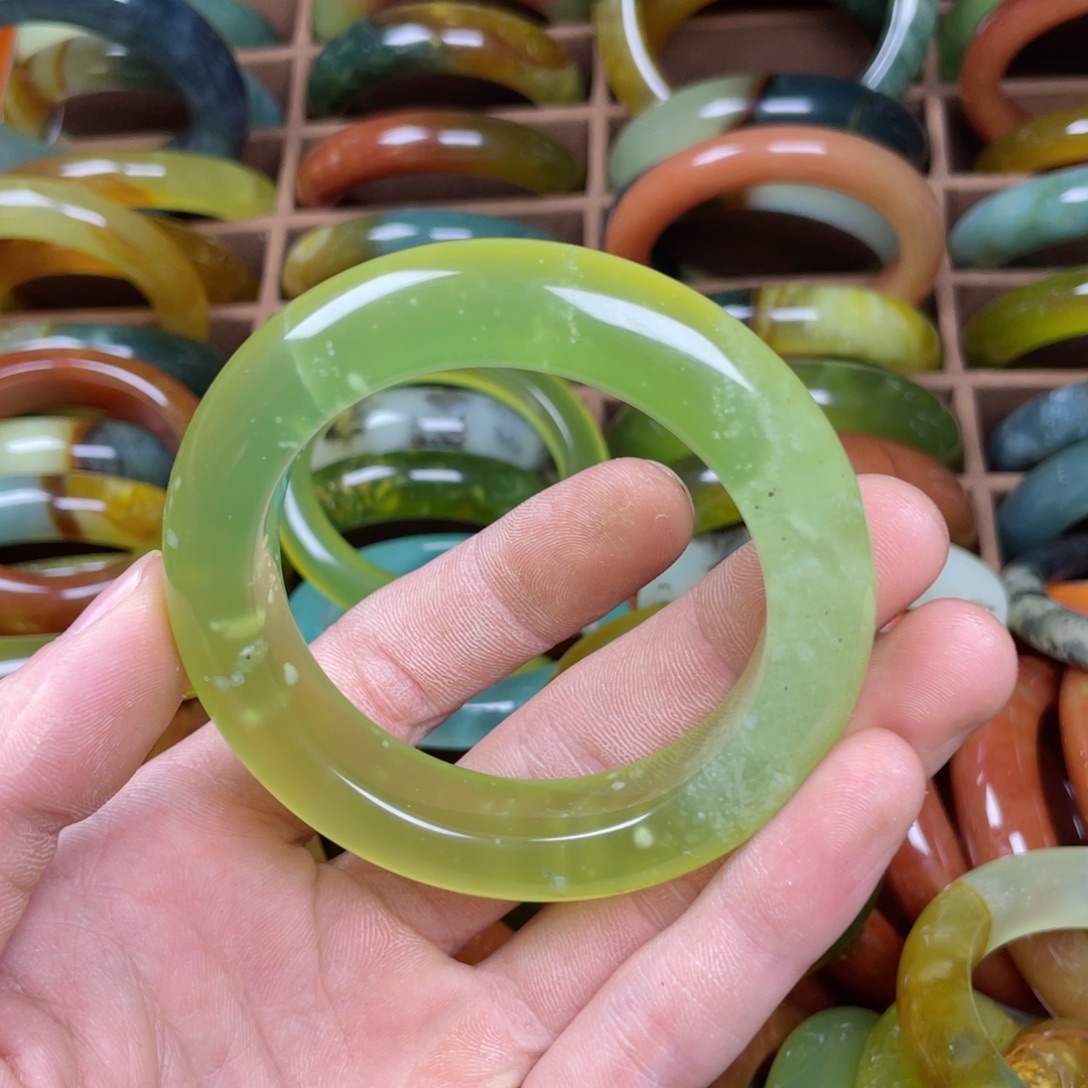 蛇纹石玉未镶嵌手镯