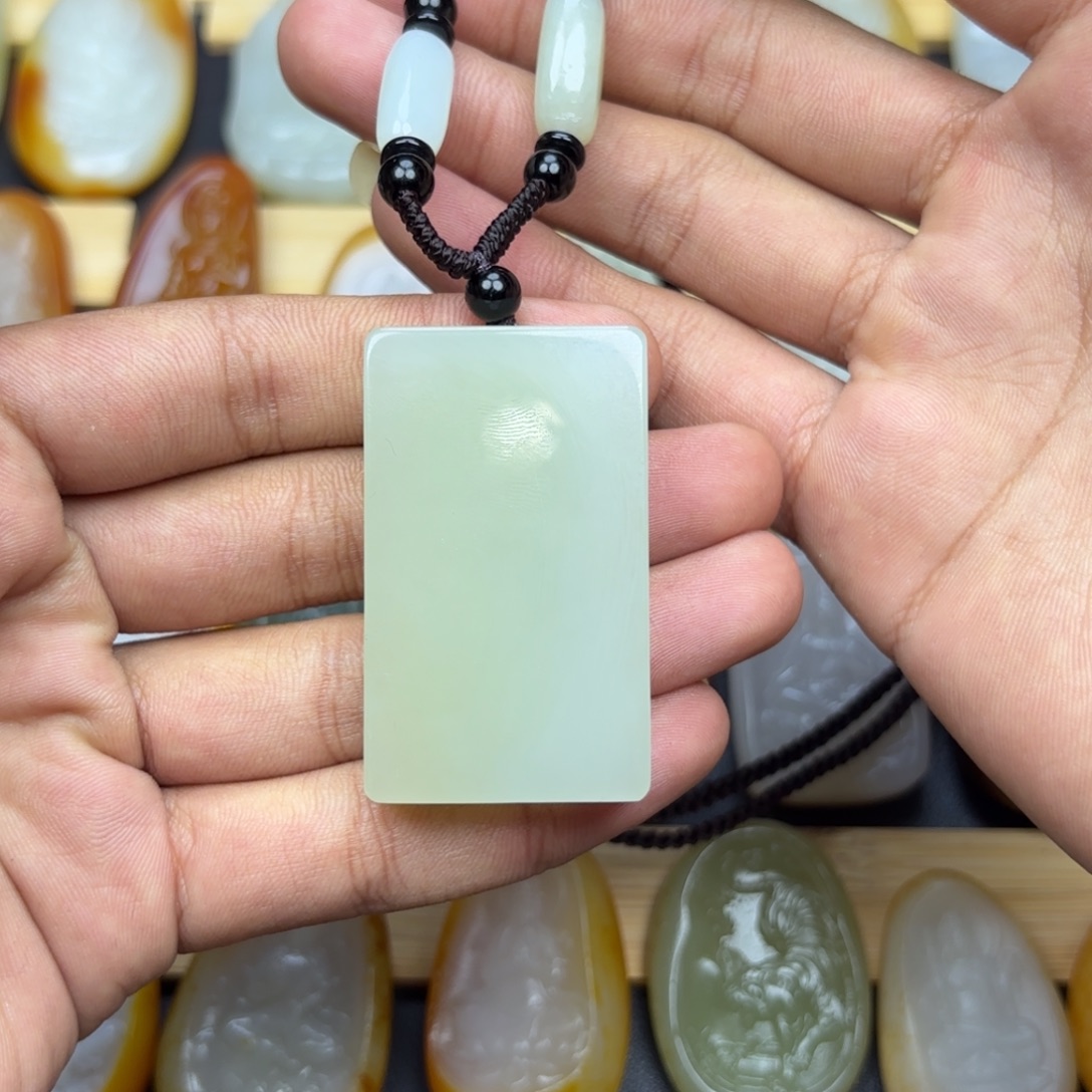 江***哲和田玉未镶嵌颈饰