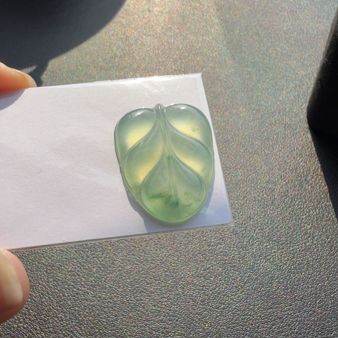 翡翠未镶嵌颈饰珠光宝气